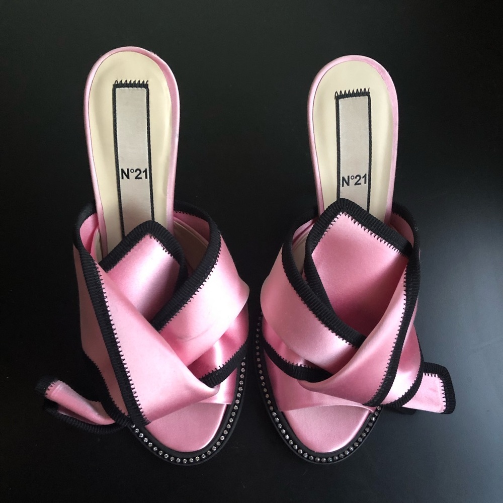 COPY - N°21 Pink and Black Heels